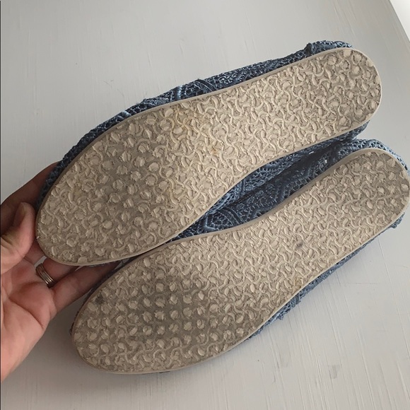 Toms - Picture 3 of 5